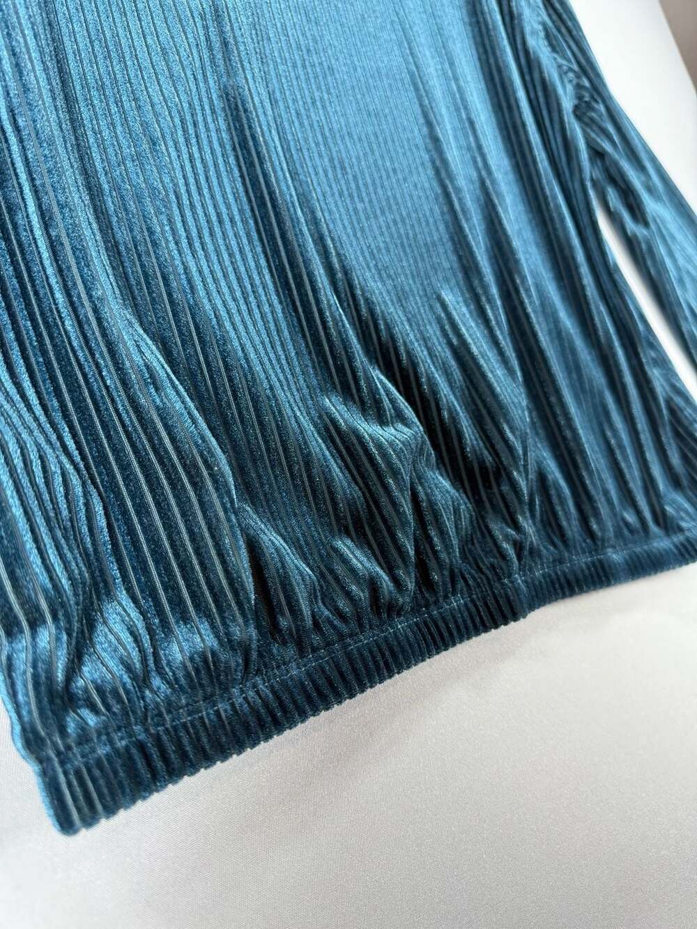 Carolina Belle Montreal Teal Pleated Velour Long Sleeve Top Women's Medium - Picture 9 of 13